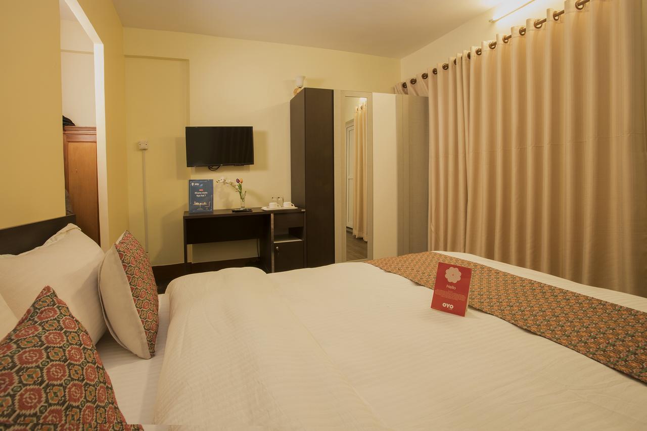 Oyo 131 Hotel Milarepa Катманду Экстерьер фото
