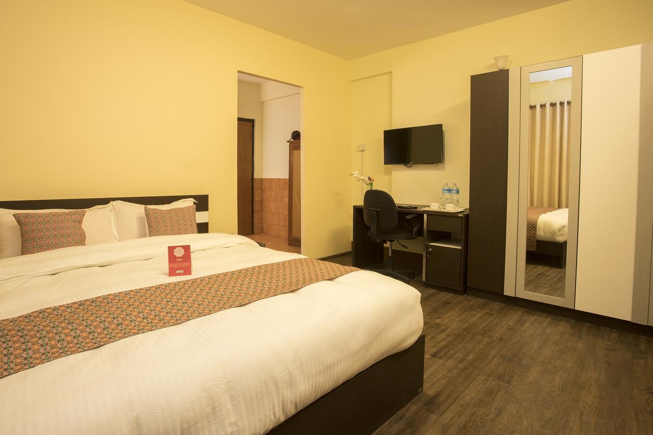 Oyo 131 Hotel Milarepa Катманду Экстерьер фото
