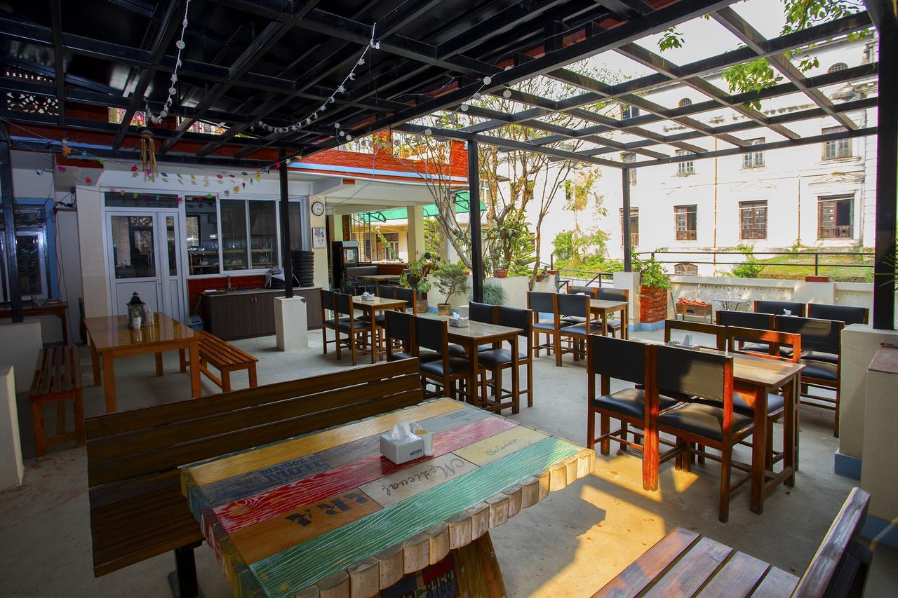 Oyo 131 Hotel Milarepa Катманду Экстерьер фото